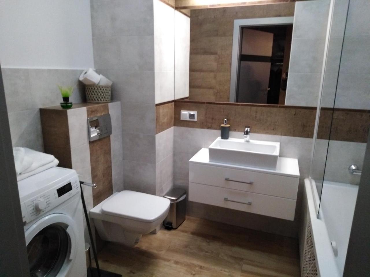 Apartamenty Via Marina Breslavia Esterno foto